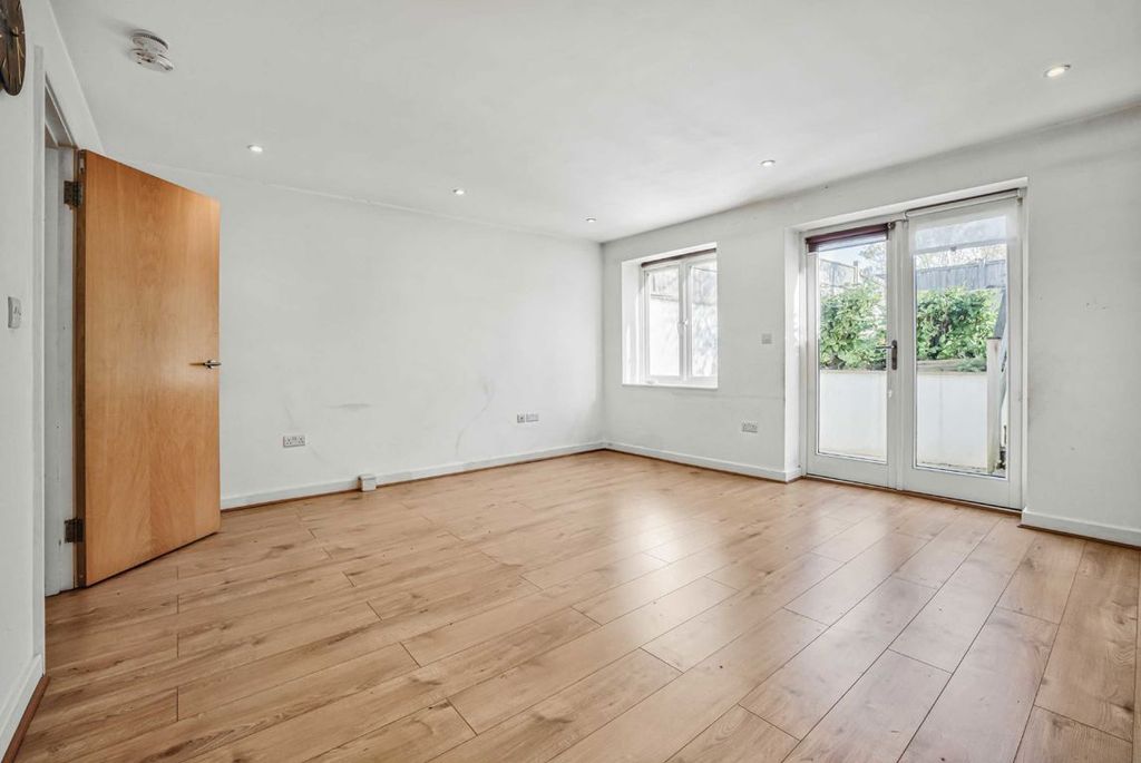 Property photo 2 of 5