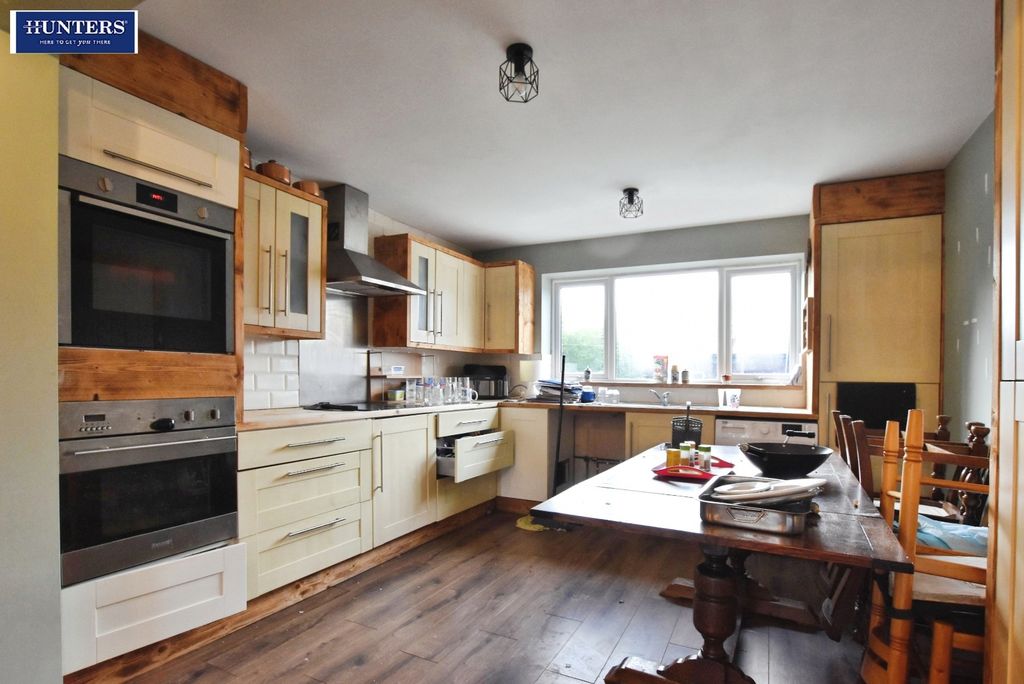 Property photo 2 of 20 Kitchen