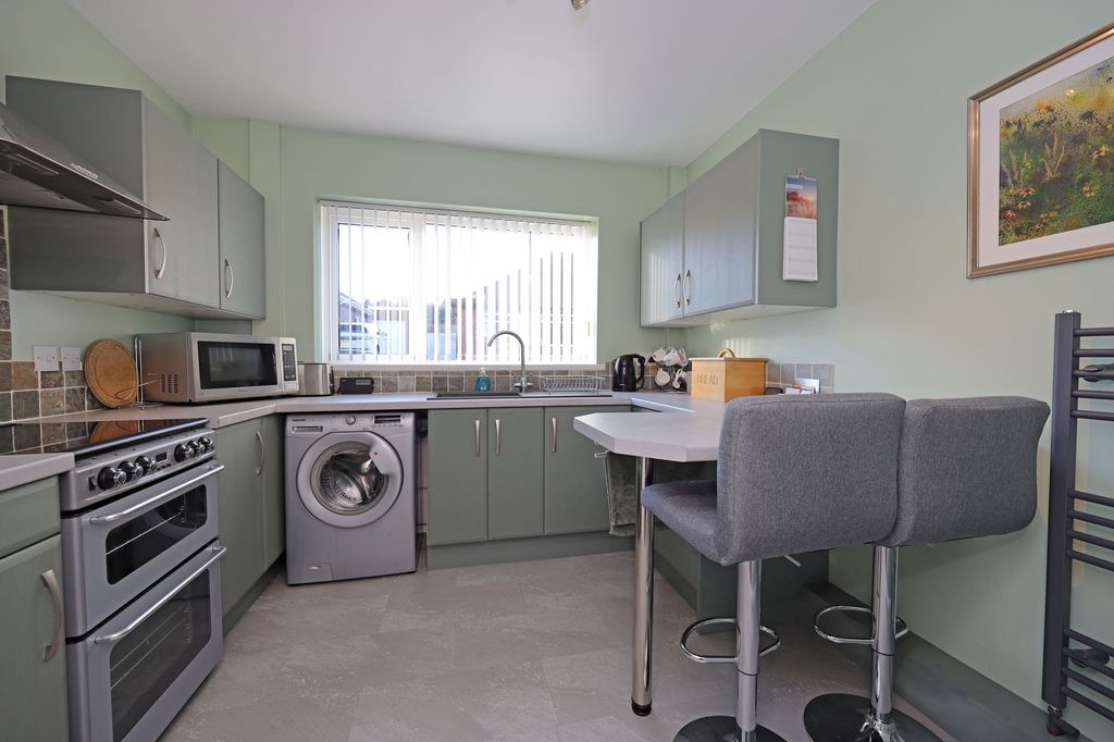 Property photo 2 of 25