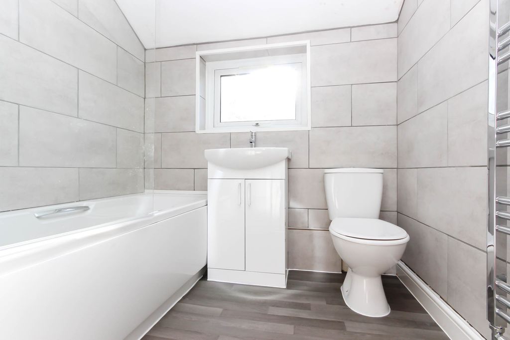 Property photo 3 of 8 Bathroom
