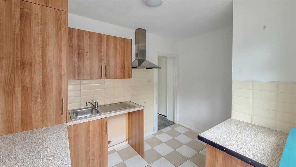 Property photo 2 of 11 Kitchen