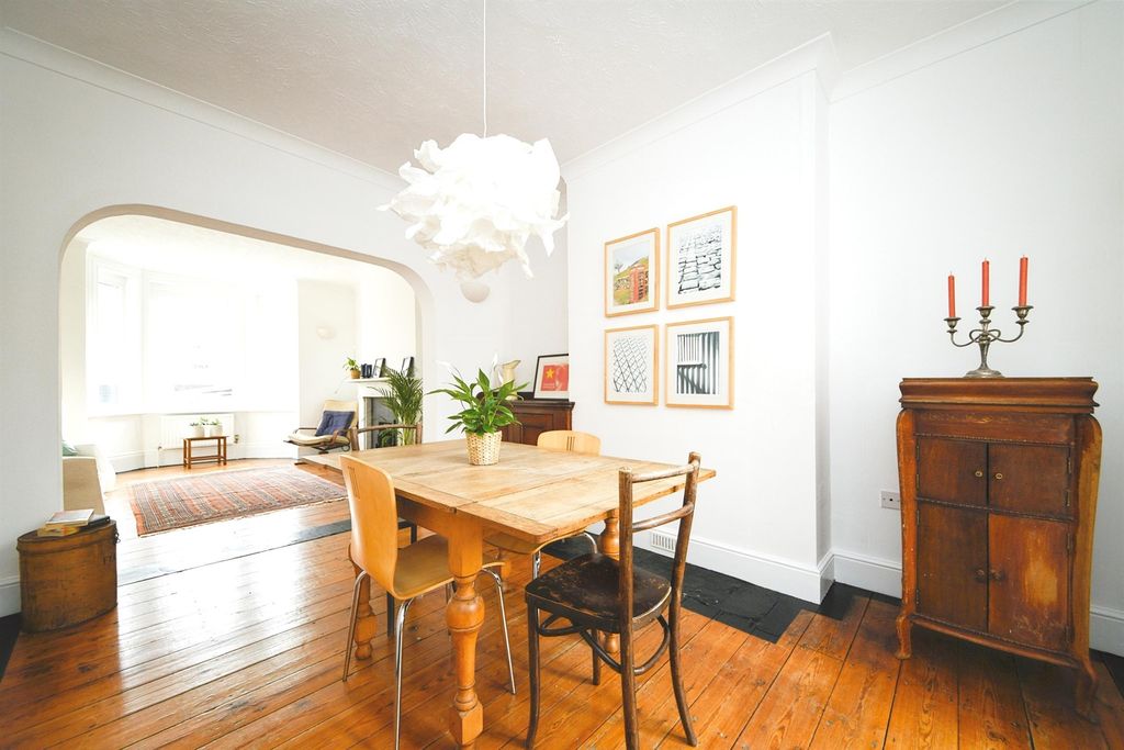 Property photo 3 of 11 Dining Room