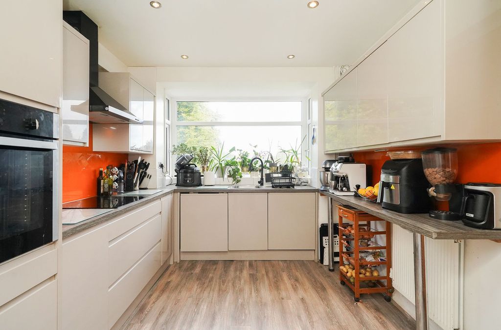 Property photo 3 of 25