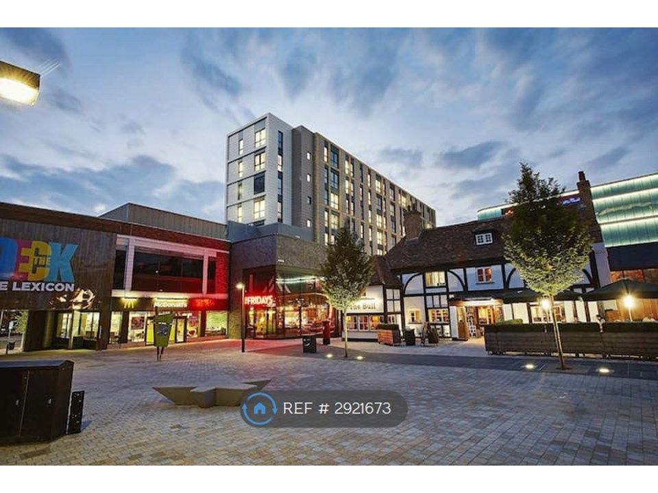 Property photo 2 of 14 Town Centre