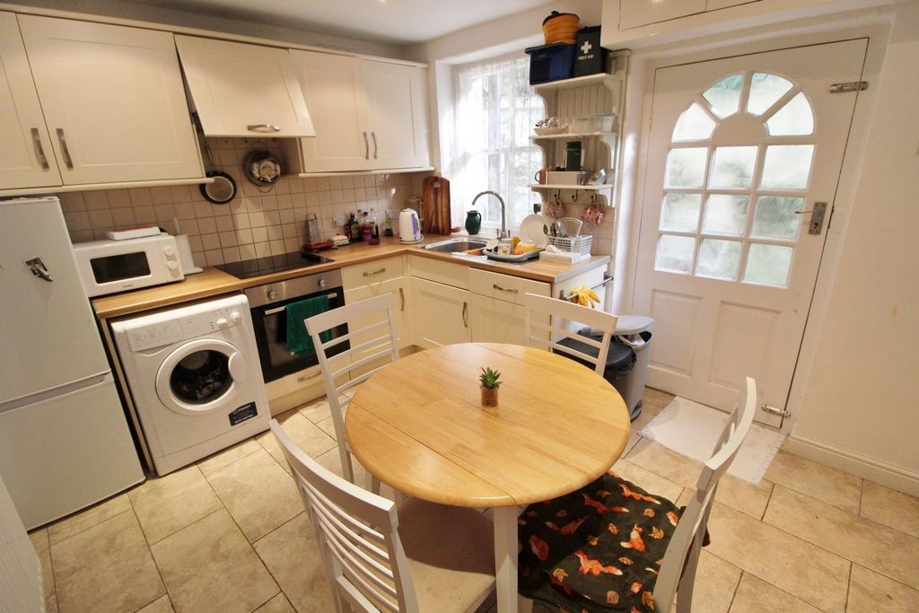 Property photo 3 of 7 Dining Kitchen