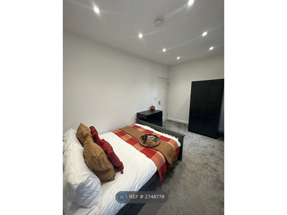 Property photo 3 of 13 Room 3