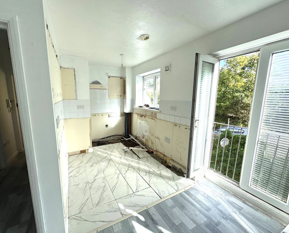 Property photo 3 of 6