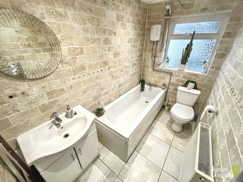 Property photo 3 of 20 Bath1 (1)