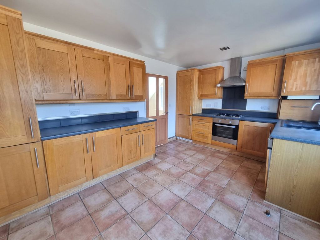 Property photo 3 of 21 Kitchen