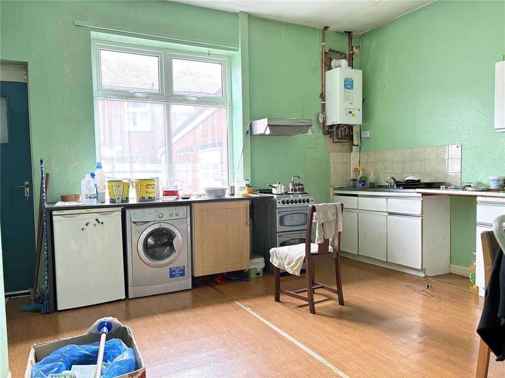 Property photo 3 of 8 Kitchen