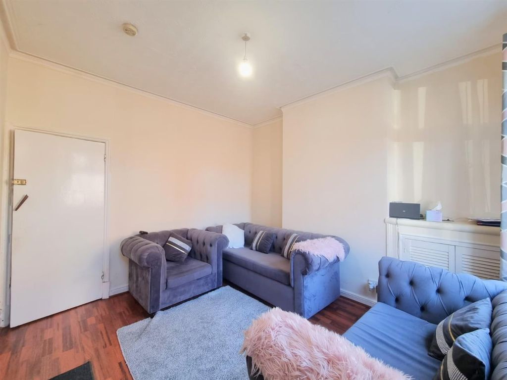 Property photo 2 of 9 Sitting Room