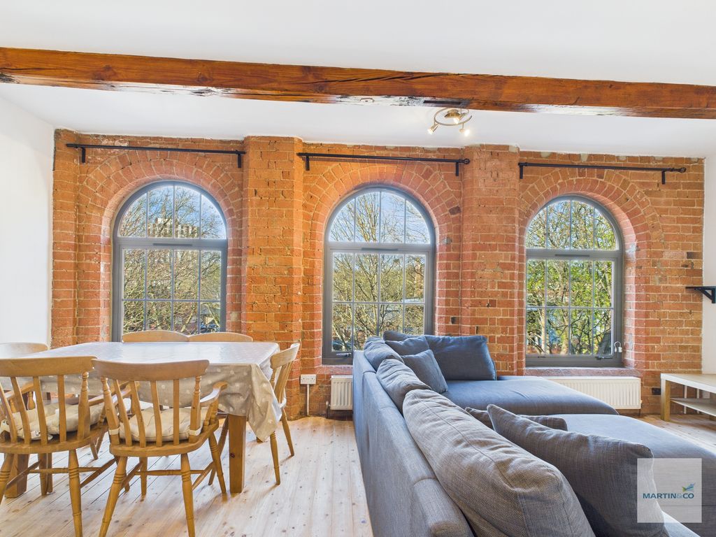 Property photo 2 of 18 Cam03394G0-Pr0404-Still004