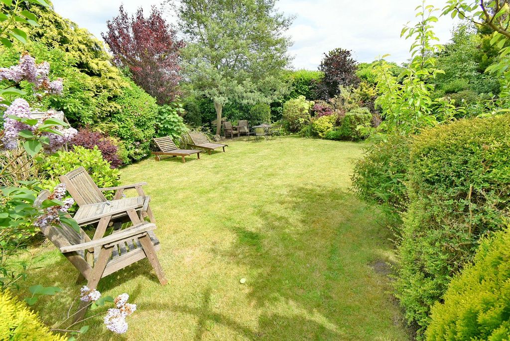 Property photo 2 of 20