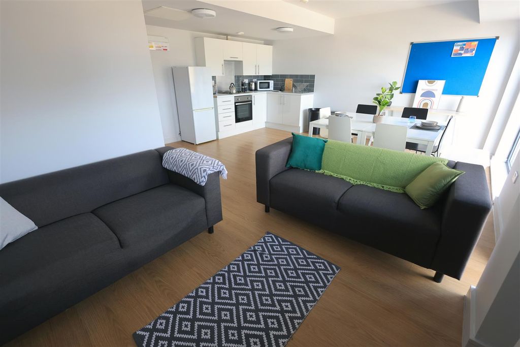 Property photo 1 of 51