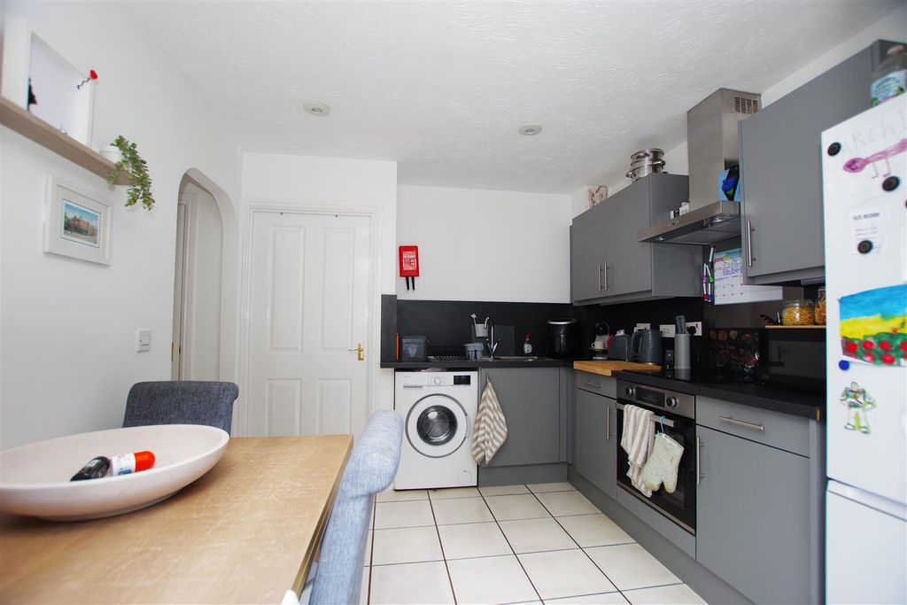 Property photo 3 of 10 Kitchen/Breakfast
