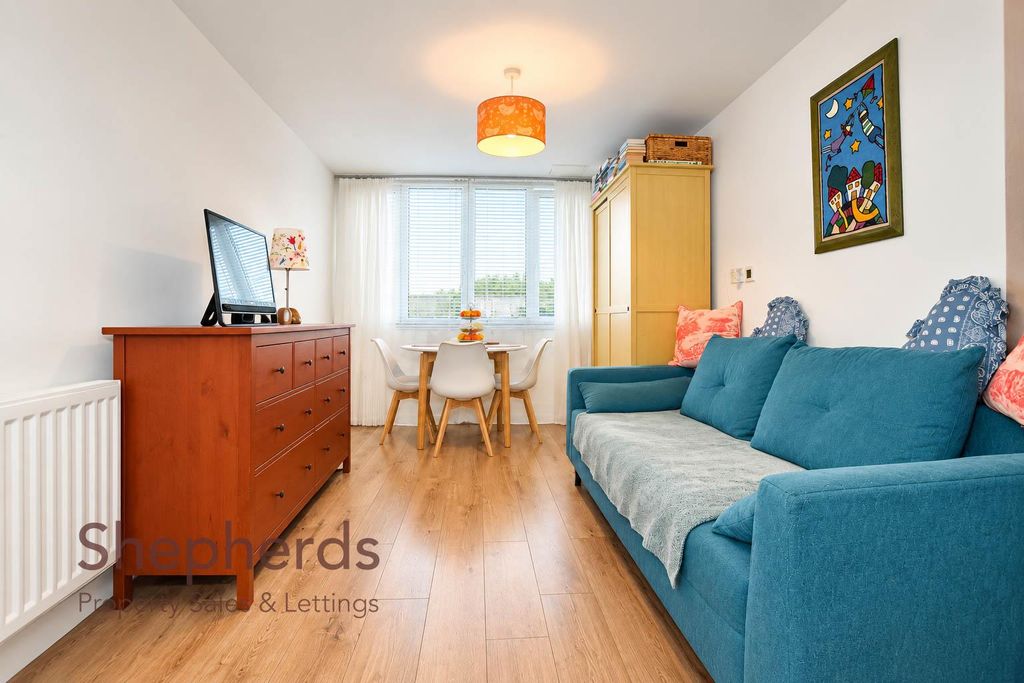 Property photo 3 of 12 4540d2Df-c3A7-49Fa-Ab4E-Fc8993735Bcf.Jpg