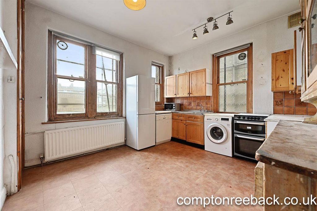 Property photo 2 of 9 Kitchen