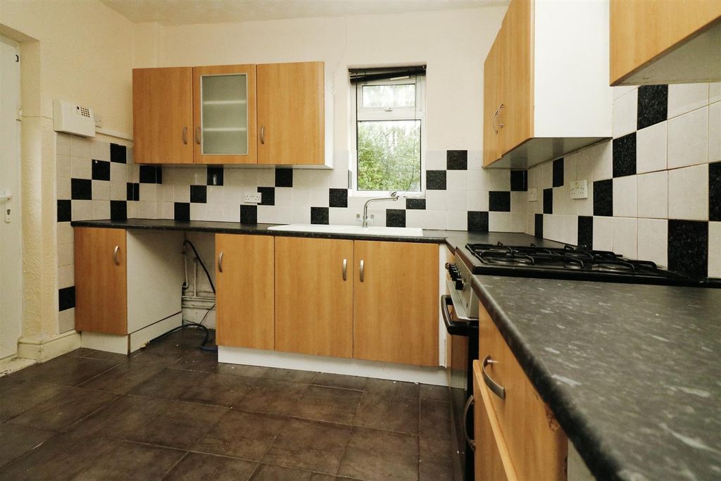 Property photo 2 of 11 Dining Kitchen