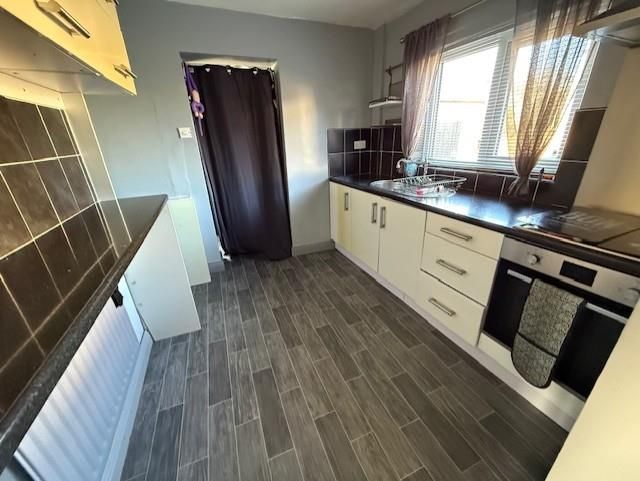 Property photo 3 of 11 Kitchen