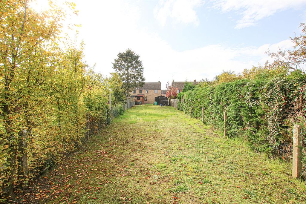 Property photo 2 of 15 Img_6817 Bk Gdn.Jpg