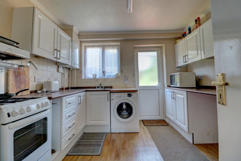 Property photo 3 of 14 Kitchen