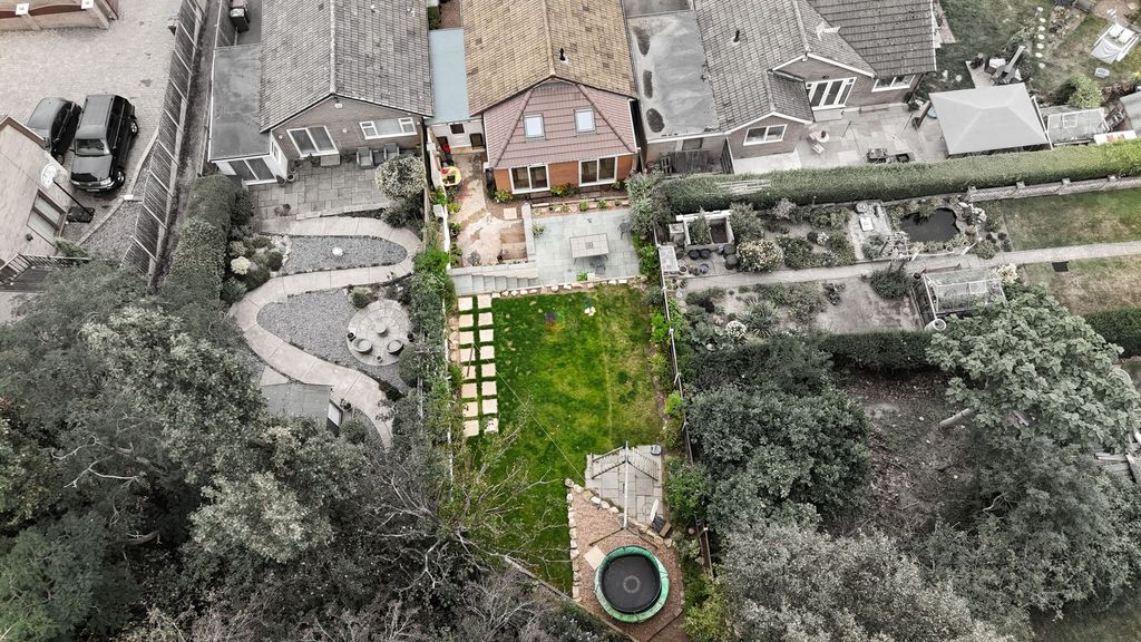 Property photo 3 of 20 Overhead