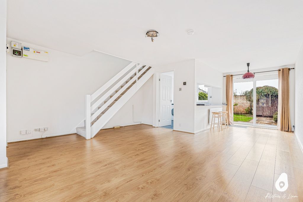 Property photo 2 of 15 5717512