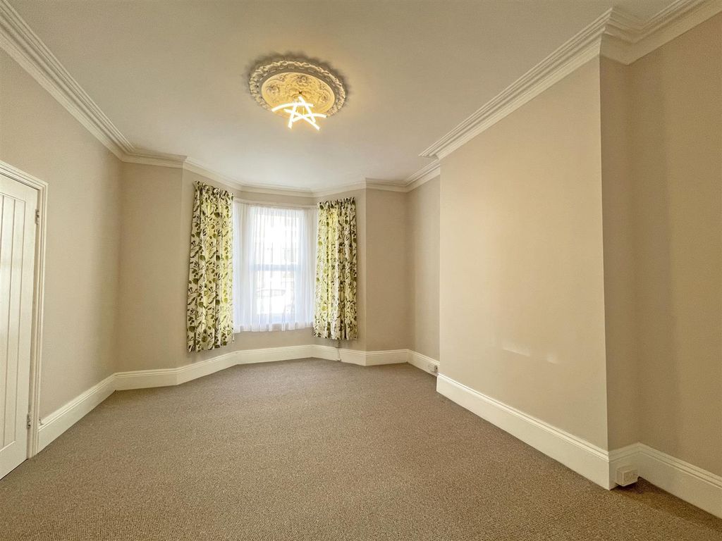 Property photo 2 of 19 South View Terrace 118 - Lounge Fp.Jpg