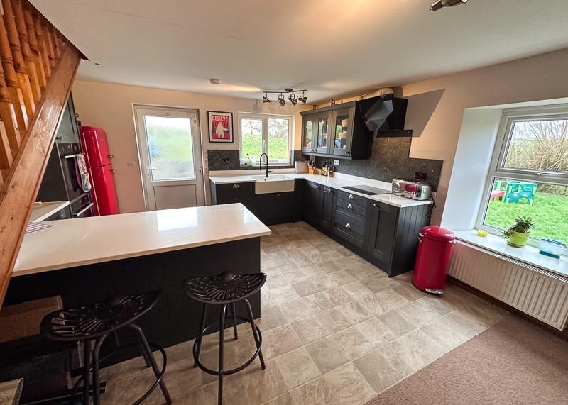 Property photo 3 of 22 Kitchen / Breakfast Room