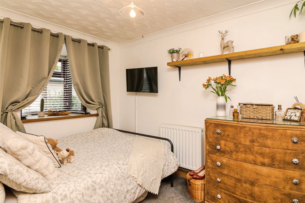 Property photo 2 of 21