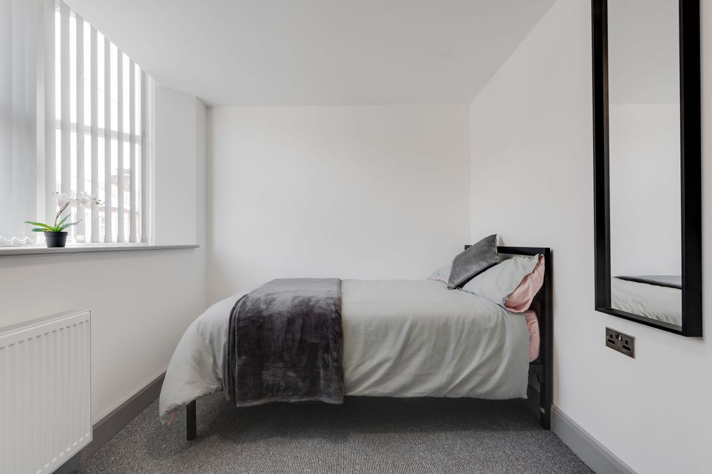 Property photo 3 of 6 A Cozy Single Bedroom With A Single Bed, A Window ...