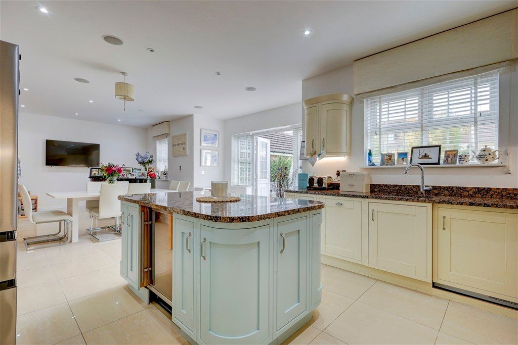 Property photo 2 of 20 Kitchen