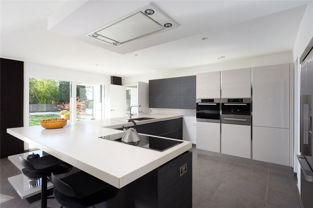 Property photo 3 of 22 Kitchen