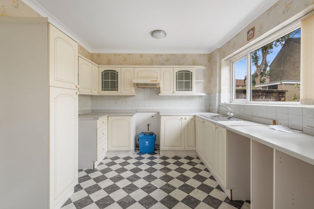 Property photo 3 of 25 4361013