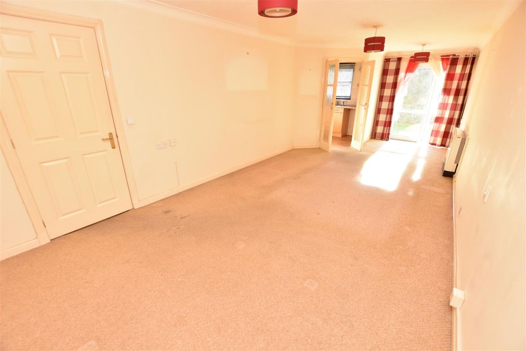 Property photo 2 of 7 Lounge.Jpg