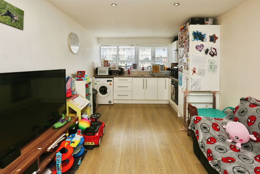 Property photo 2 of 12