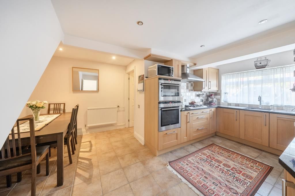 Property photo 3 of 17 Kitchen