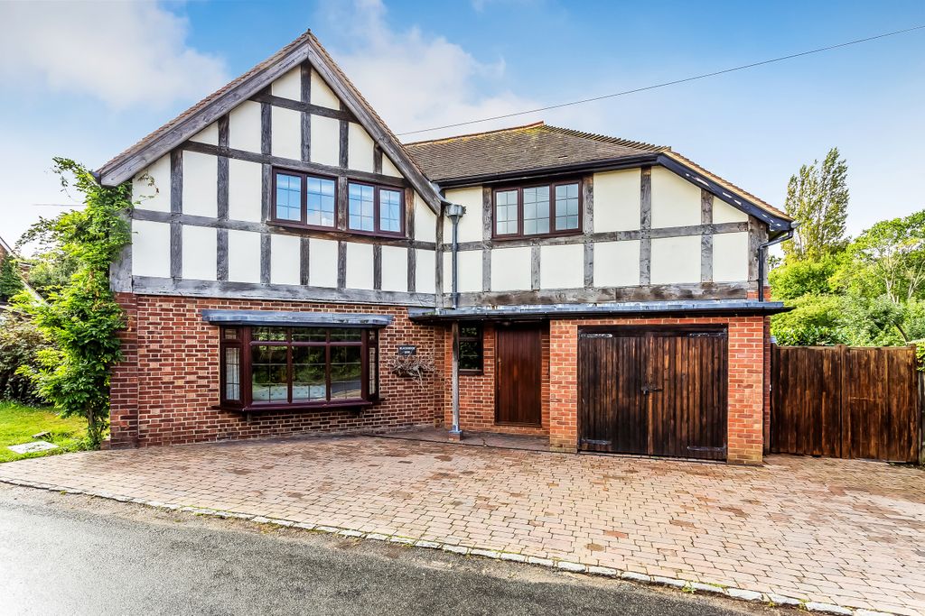 Property photo 1 of 23 Blackmoor-End-38