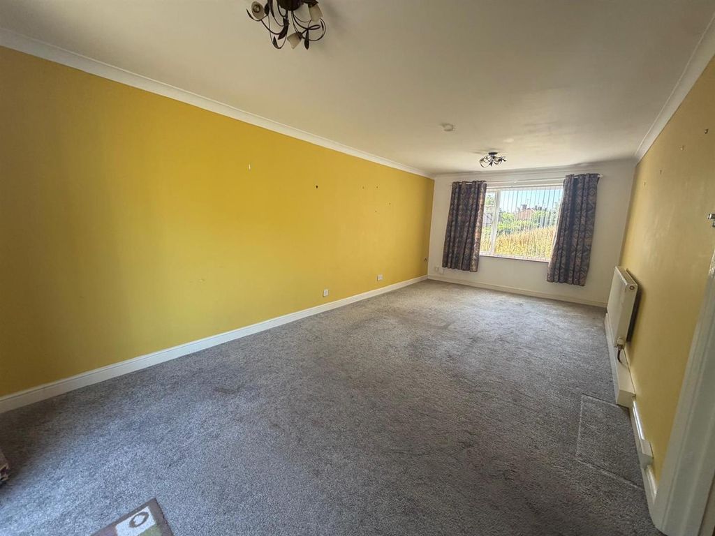 Property photo 2 of 15 Living Room / Diner: