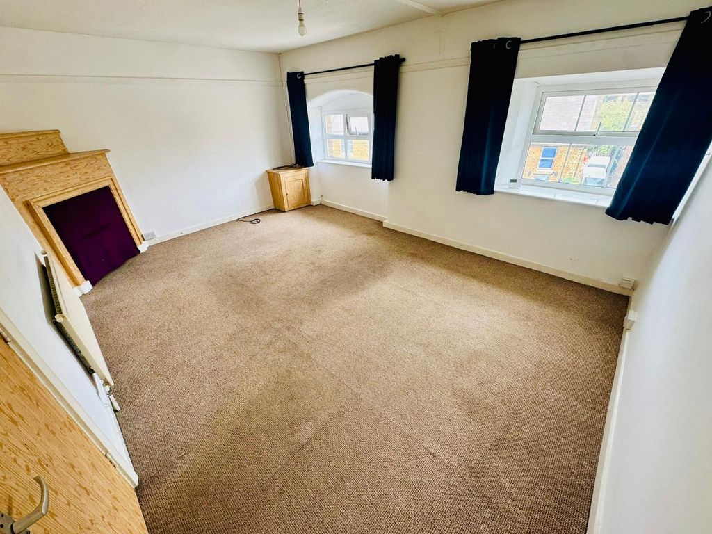 Property photo 2 of 5 Image