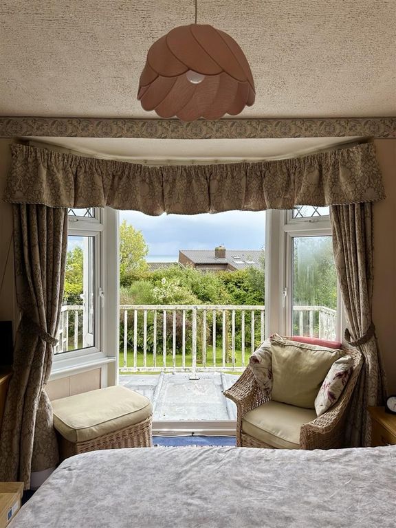 Property photo 2 of 28