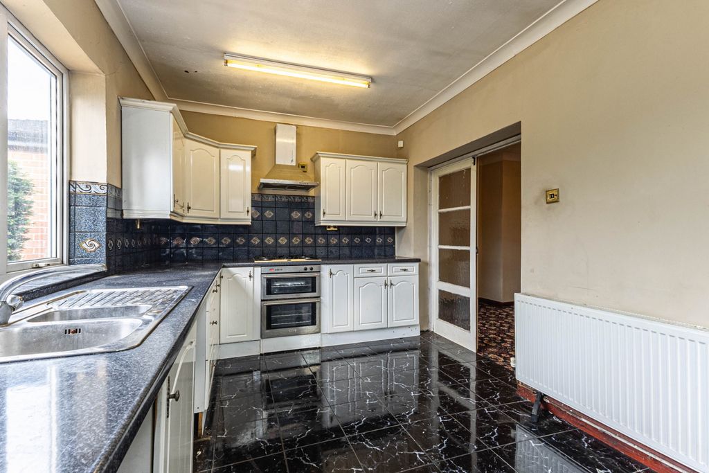 Property photo 3 of 16 Kitchen