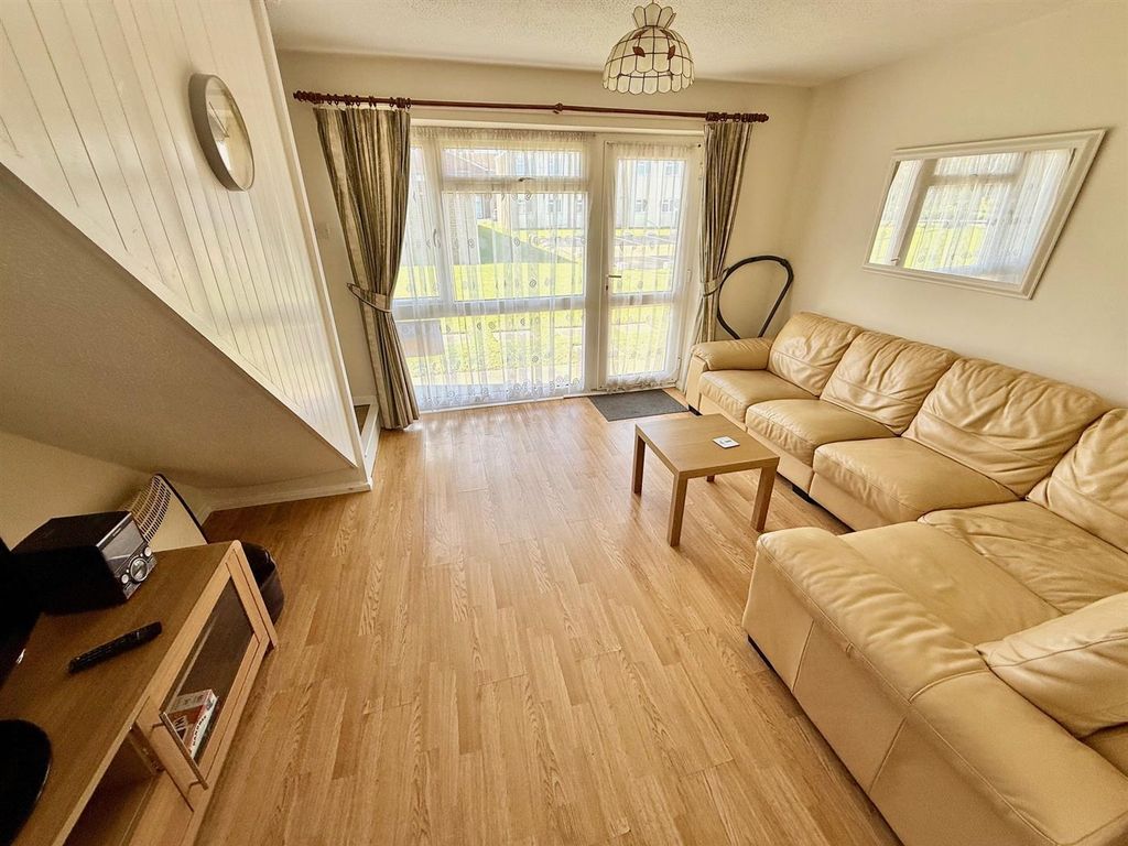 Property photo 2 of 9 Living Room