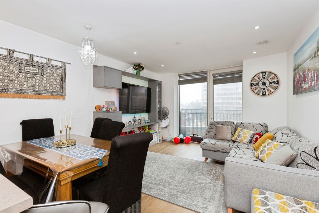 Property photo 2 of 16 Pbox-Img.Jpg