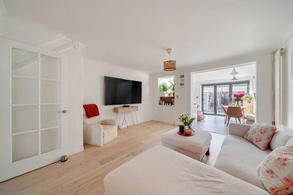 Property photo 2 of 20