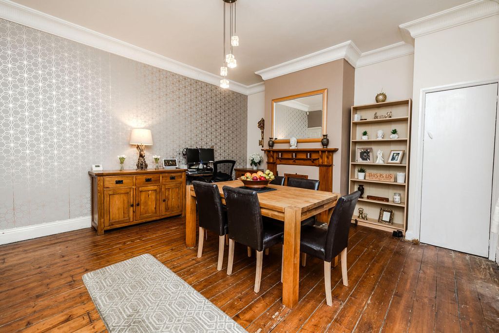 Property photo 3 of 40 Dining Room