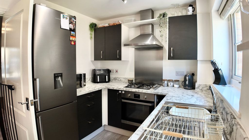 Property photo 3 of 21