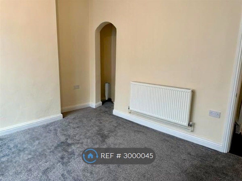 Property photo 3 of 11 Living Room