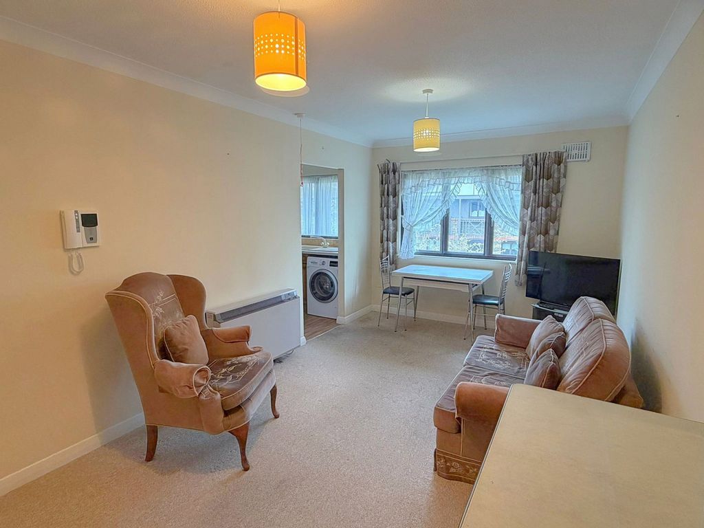 Property photo 2 of 11