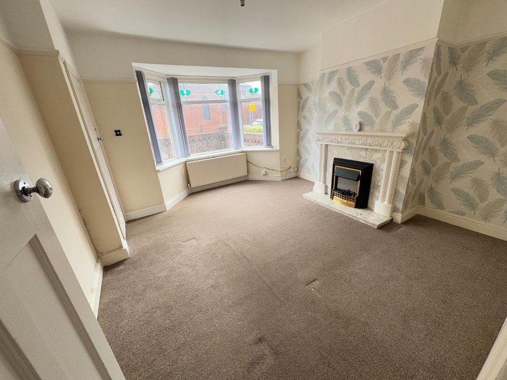 Property photo 2 of 17 Lounge